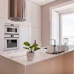 Breath-taking River & View Stunning 3 Bedrooms & 3 Bathrooms With Ac Alfama Castle District 1st Floor Lisboa