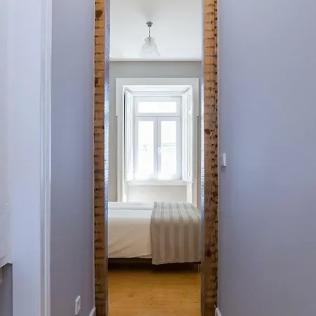 Breath-taking River & View Stunning 3 Bedrooms & 3 Bathrooms With Ac Alfama Castle District 1st Floor * Lisboa