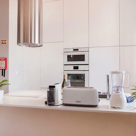 Breath-taking River & View Stunning 3 Bedrooms & 3 Bathrooms With Ac Alfama Castle District 1st Floor *