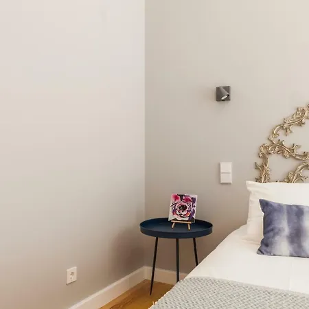 Breath-taking River & View Stunning 3 Bedrooms & 3 Bathrooms With Ac Alfama Castle District 1st Floor * Lisbona