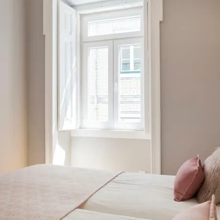 Breath-taking River & View Stunning 3 Bedrooms & 3 Bathrooms With Ac Alfama Castle District 1st Floor Lisbona