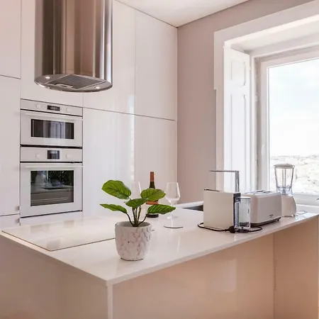 Breath-taking River & View Stunning 3 Bedrooms & 3 Bathrooms With Ac Alfama Castle District 1st Floor Lissabon