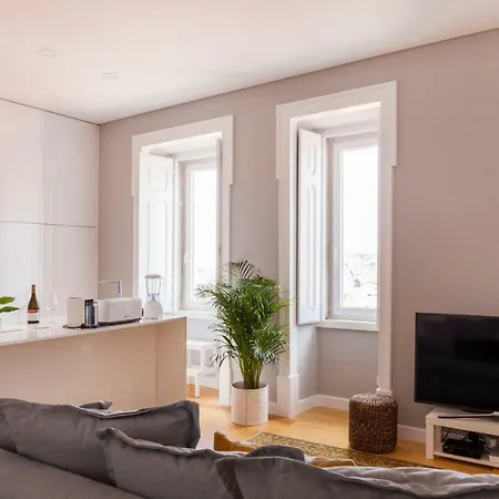 Breath-taking River & View Stunning 3 Bedrooms & 3 Bathrooms With Ac Alfama Castle District 1st Floor