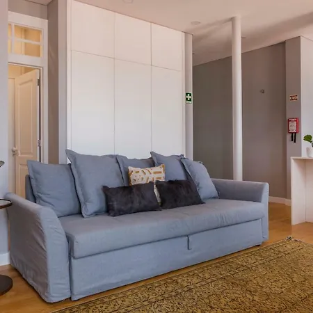 Breath-taking River & View Stunning 3 Bedrooms & 3 Bathrooms With Ac Alfama Castle District 1st Floor شقة *