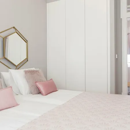 Apartman Breath-taking River & View Stunning 3 Bedrooms & 3 Bathrooms With Ac Alfama Castle District 1st Floor