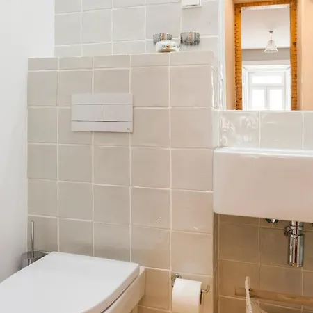 Апартаменти Breath-taking River & View Stunning 3 Bedrooms & 3 Bathrooms With Ac Alfama Castle District 1st Floor